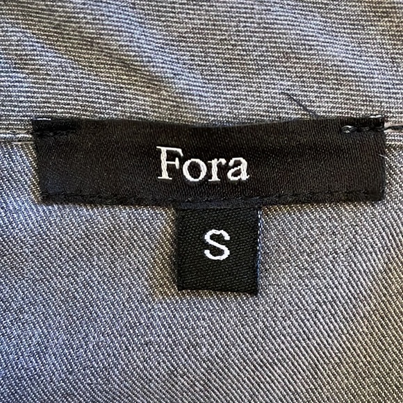 Size small Fora embroidered grey and white mini skirt. - Picture 4 of 5